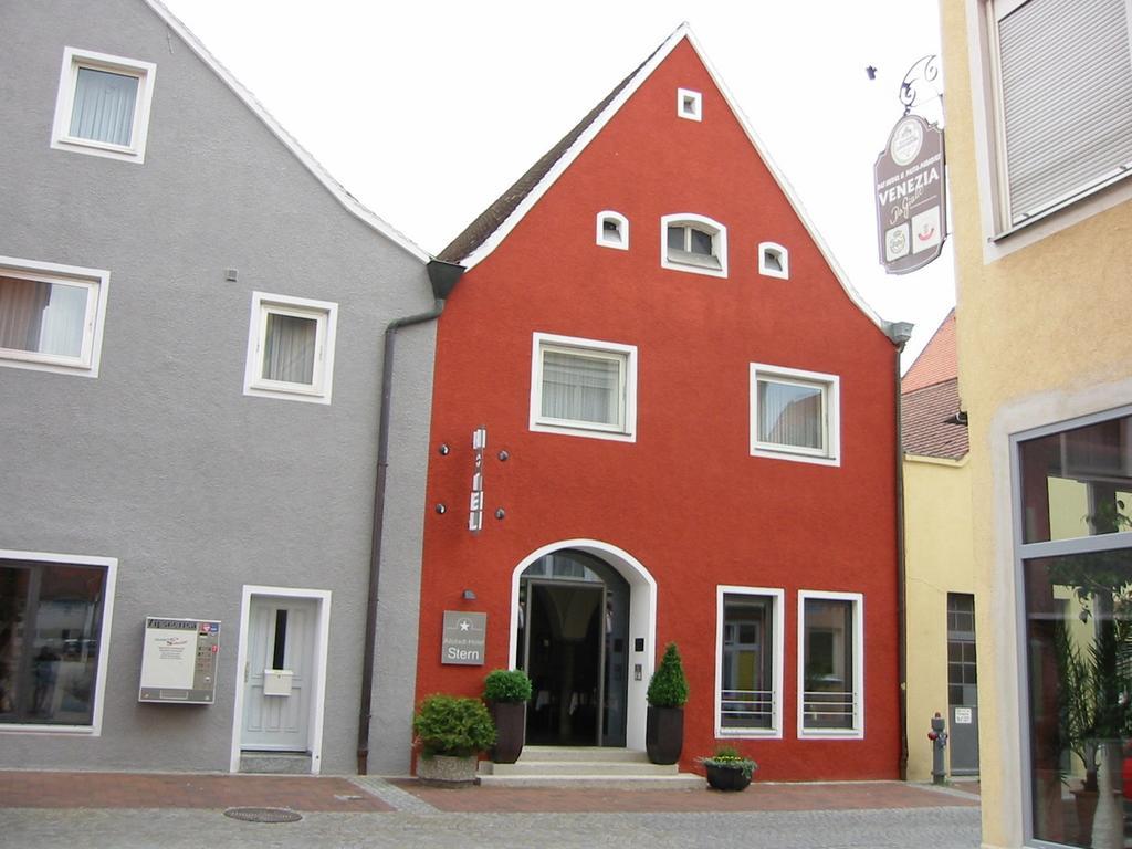 Stadt-Gut-Hotel Altstadt-Hotel Stern Neumarkt in der Oberpfalz Exterior foto